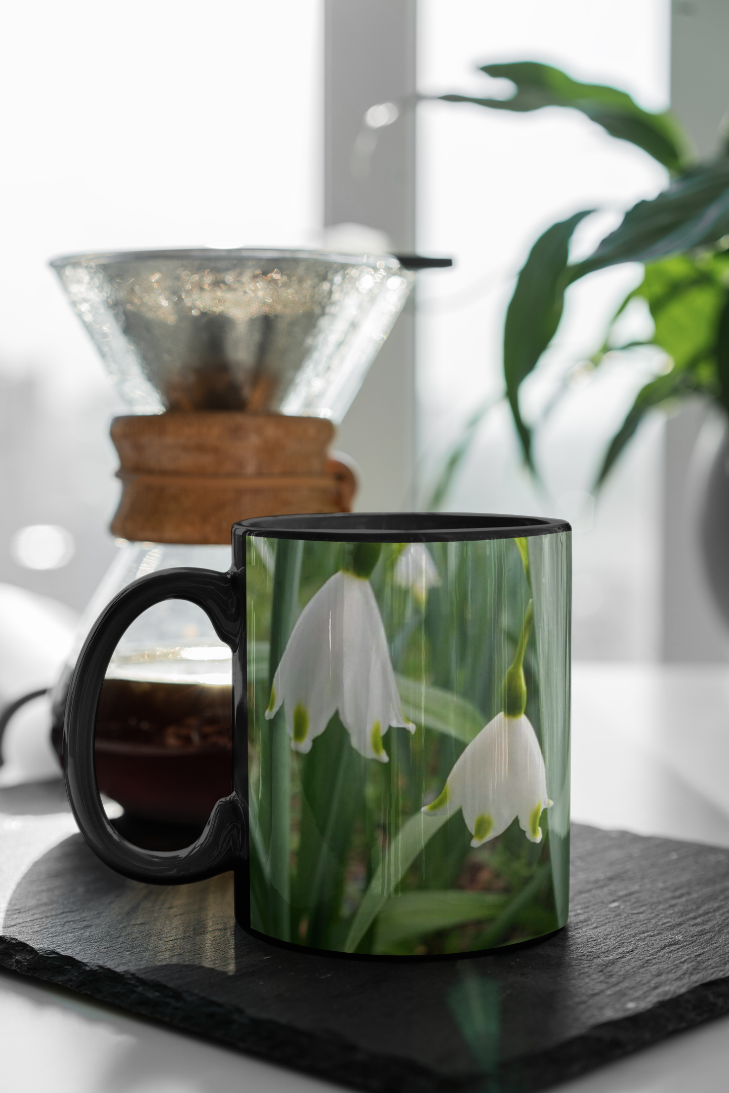 11 oz Black Mug - Wagonesta - Snowdrops